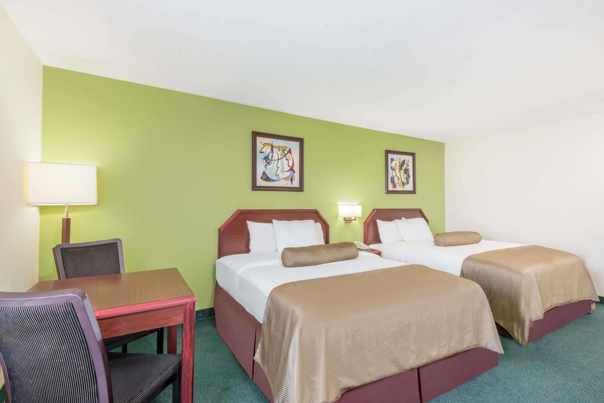 Super 8 By Wyndham Somerset Eksteriør billede